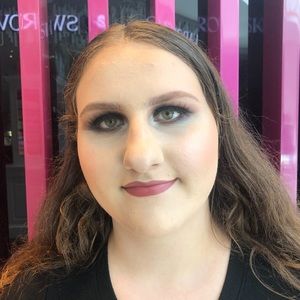 Meet your Posher, Christina